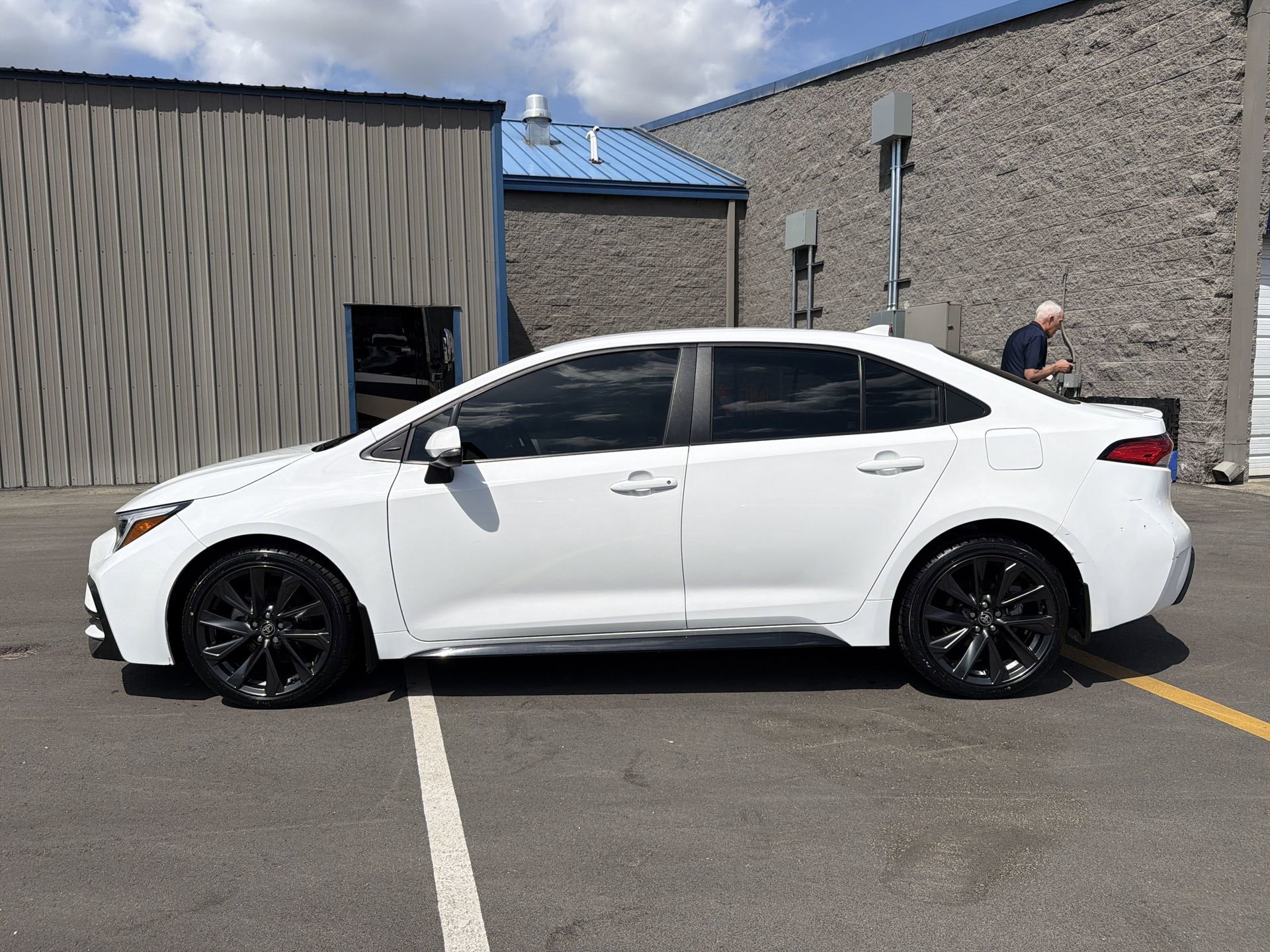 Used 2024 Toyota Corolla SE image 2