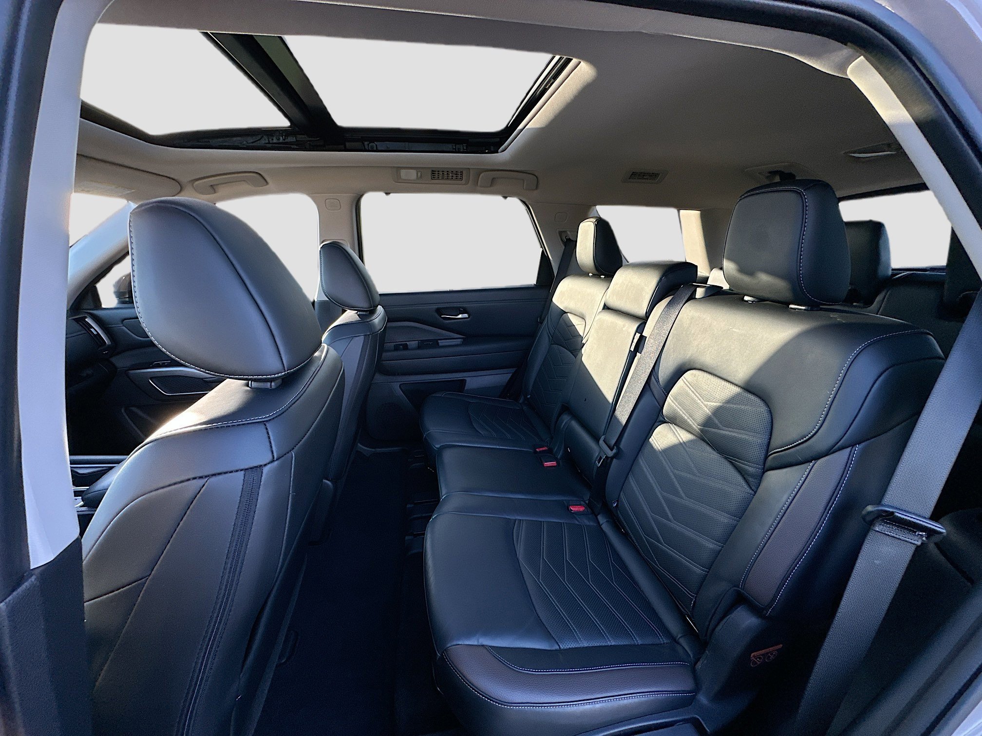 Used 2023 Nissan Pathfinder Platinum w/ Cargo Package image 25