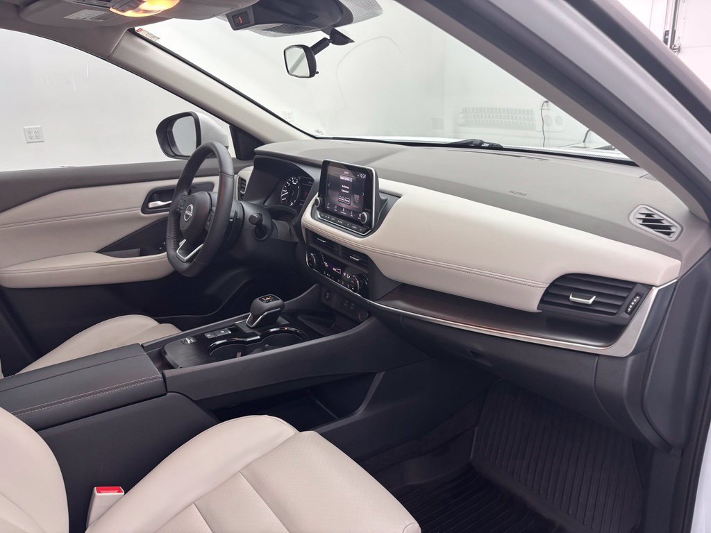 Used 2024 Nissan Rogue SV w/ SV Premium Package FWD image 31