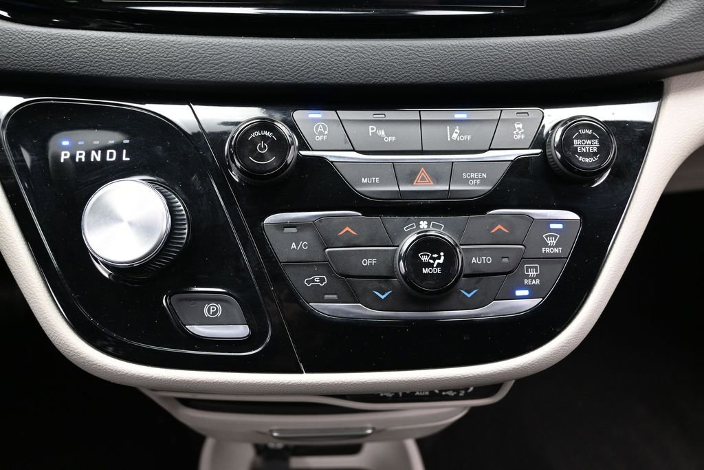 Used 2023 Chrysler Pacifica Touring-L FWD image 42