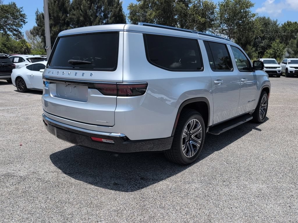 Used 2024 Jeep Wagoneer L Series II RWD image 3