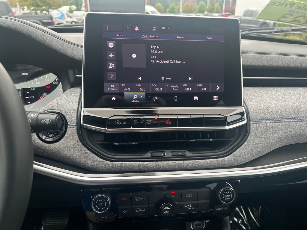 Used 2024 Jeep Compass Latitude image 26