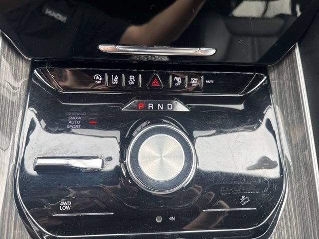 Used 2022 Jeep Wagoneer Series III AWD/4WD image 23
