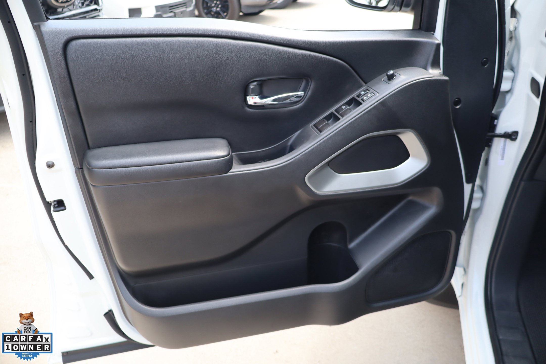 Used 2025 Nissan Frontier SV w/ SV Convenience Package RWD image 14
