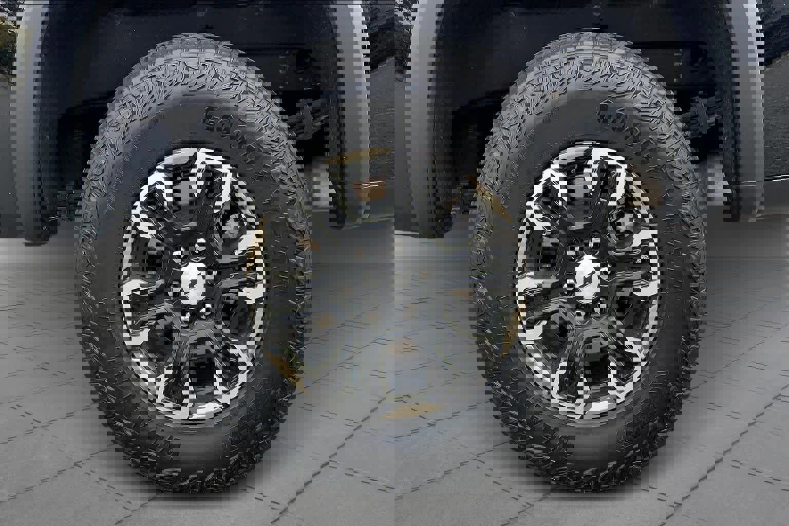 Used 2023 Chevrolet Silverado 1500 ZR2 w/ Technology Package image 13