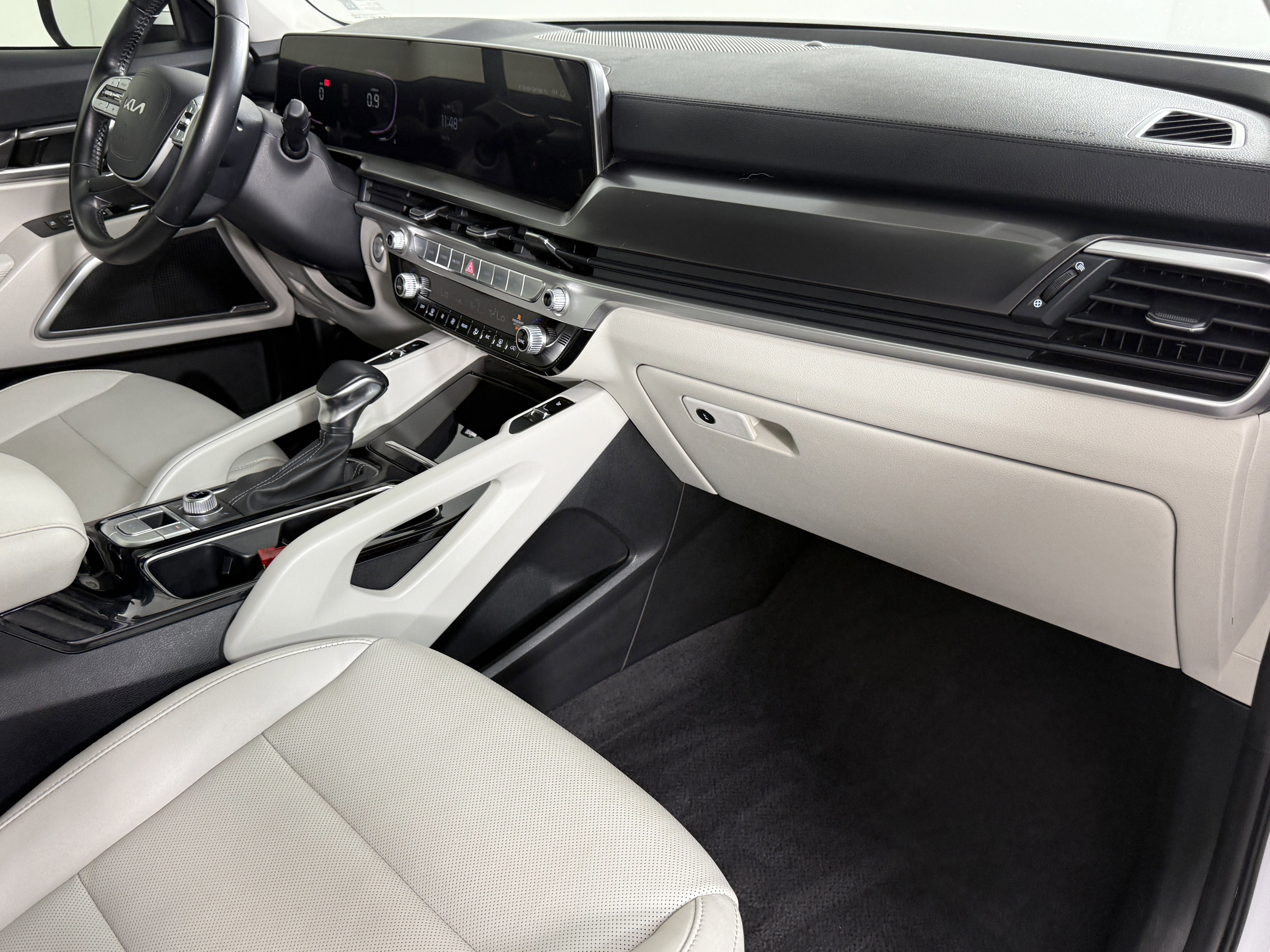 Used 2023 Kia Telluride S image 9