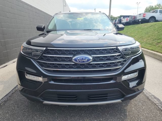 Certified 2023 Ford Explorer XLT w/ Equipment Group 202A AWD/4WD image 2