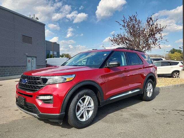 Certified 2021 Ford Explorer XLT w/ Equipment Group 202A AWD/4WD image 4