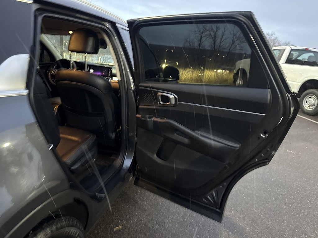 Used 2023 Kia Sorento EX image 26