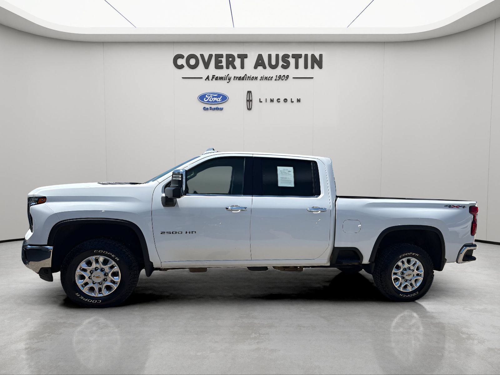 Used 2024 Chevrolet Silverado 2500 LTZ AWD/4WD image 2