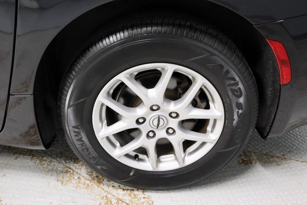 Used 2024 Chrysler Pacifica Touring-L FWD image 19