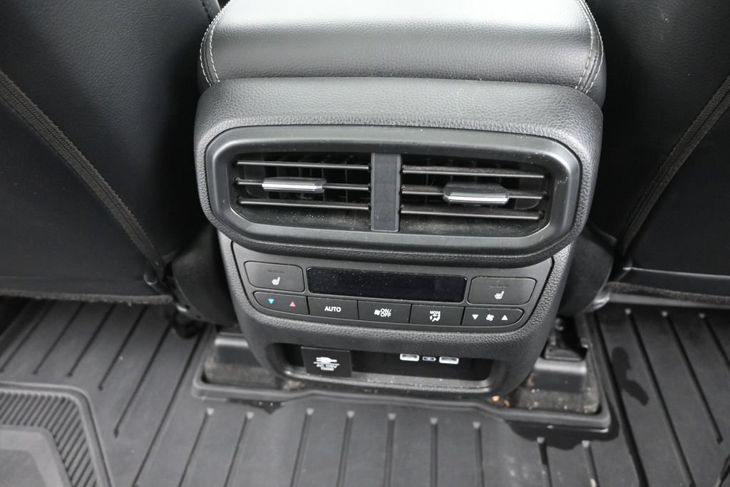 Used 2023 Honda Pilot Elite image 12