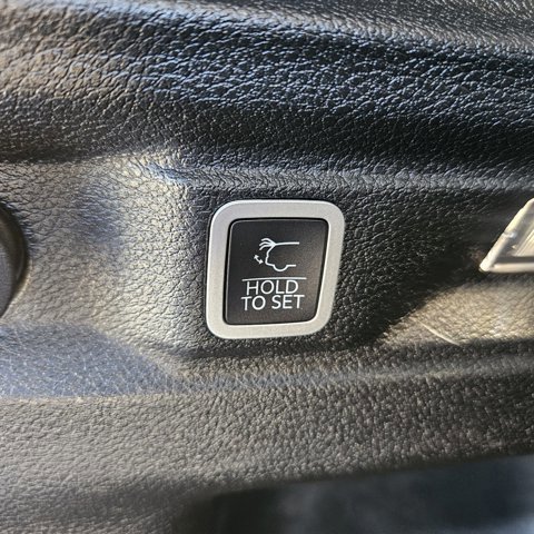 Used 2023 Jeep Grand Cherokee L Limited w/ Black Appearance Package image 17