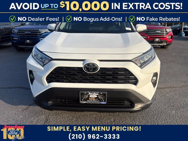 Used 2021 Toyota RAV4 XLE FWD image 2