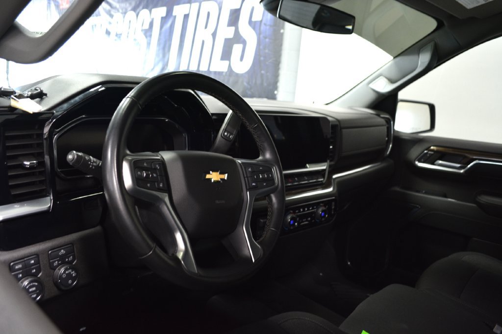 Used 2023 Chevrolet Silverado 1500 LT AWD/4WD image 10