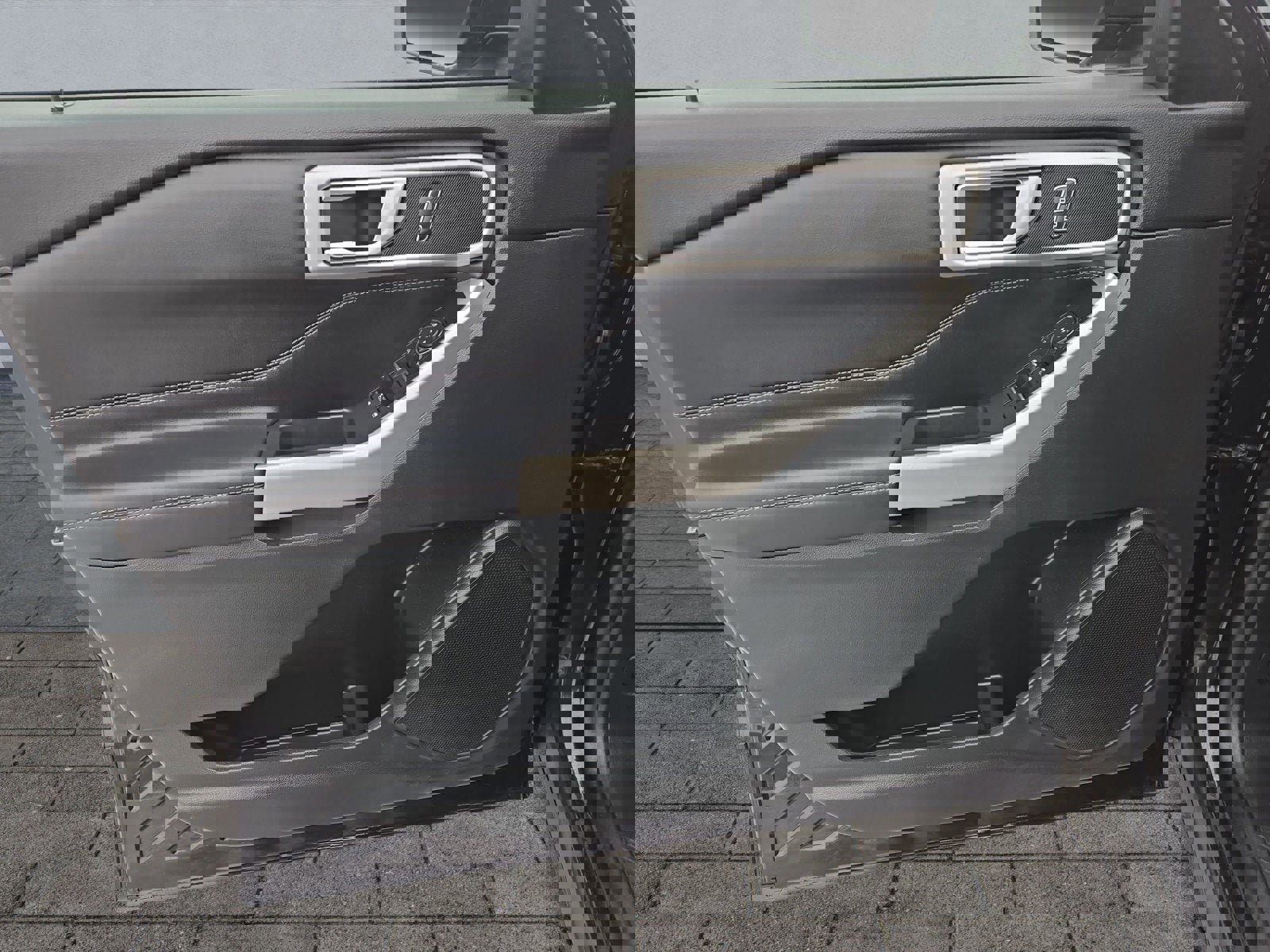 Certified 2022 Ford Explorer XLT w/ Equipment Group 202A image 10