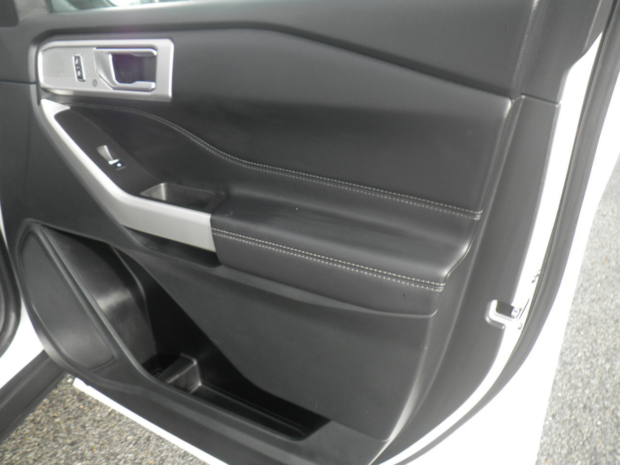 Certified 2024 Ford Explorer XLT w/ Equipment Group 202A image 28