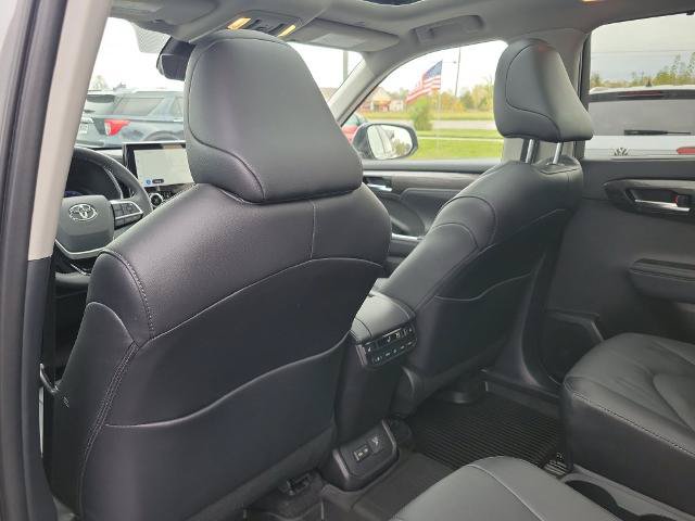 Used 2025 Toyota Highlander Platinum AWD/4WD image 26