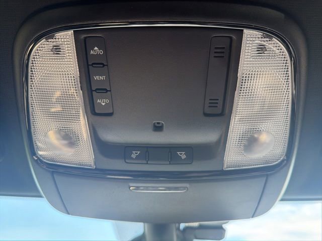 Used 2022 Dodge Durango SXT w/ Blacktop Package AWD/4WD image 37