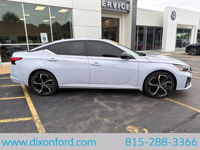 Used 2024 Nissan Altima 2.5 SR w/ SR Premium Package FWD image 10