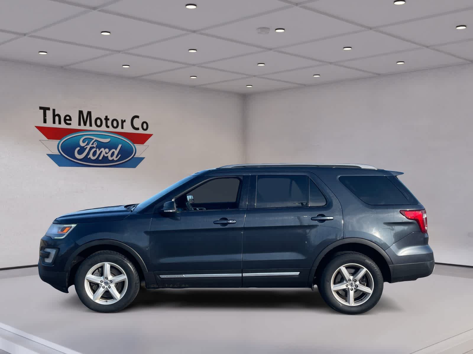 Certified 2017 Ford Explorer XLT w/ Equipment Group 202A AWD/4WD image 2