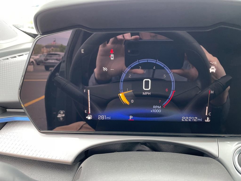 Used 2025 Chevrolet Trax LT FWD image 18