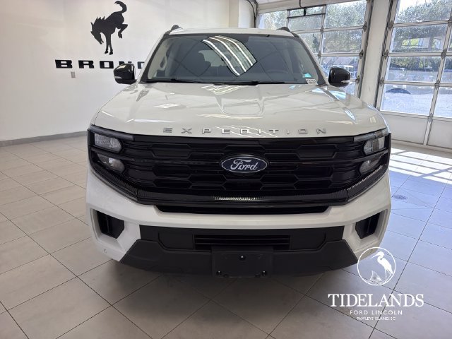 Certified 2025 Ford Expedition Active AWD/4WD image 3