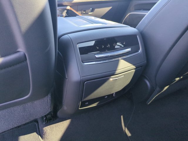 Used 2023 Cadillac Escalade Premium Luxury AWD/4WD image 31
