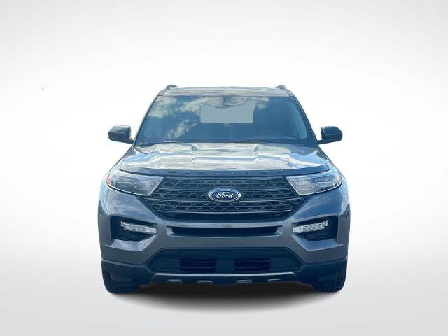 Certified 2024 Ford Explorer XLT w/ Equipment Group 202A AWD/4WD image 3