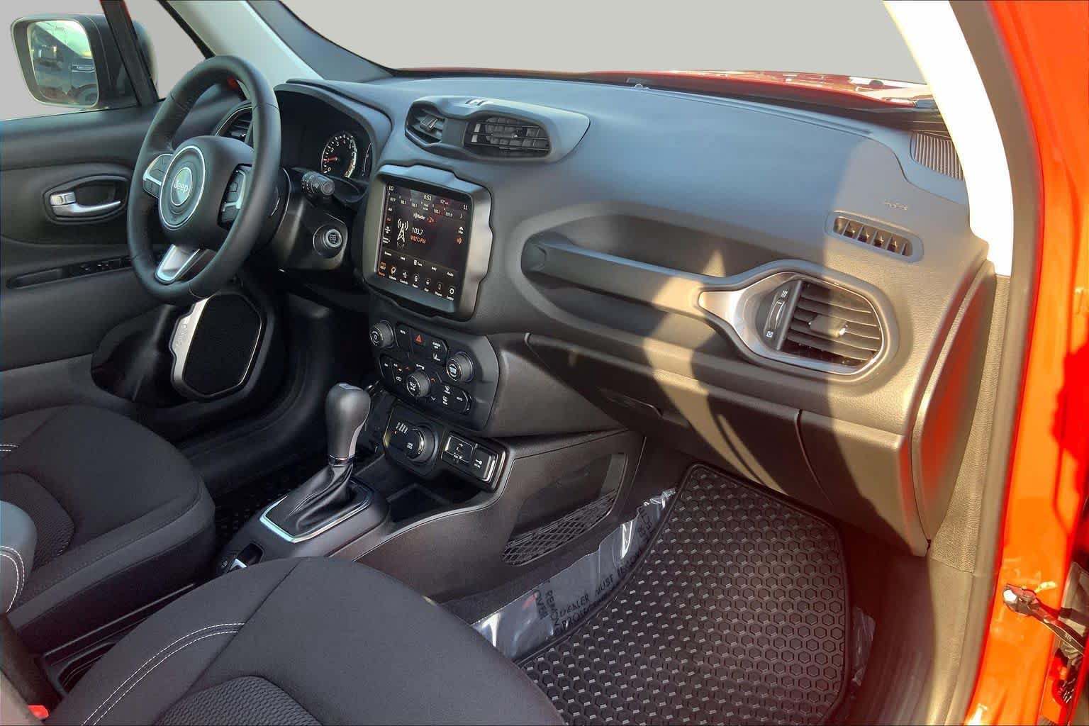 Used 2023 Jeep Renegade Latitude w/ Sun/Sound Group AWD/4WD image 18