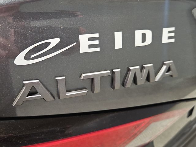 Used 2024 Nissan Altima 2.5 SR FWD image 39