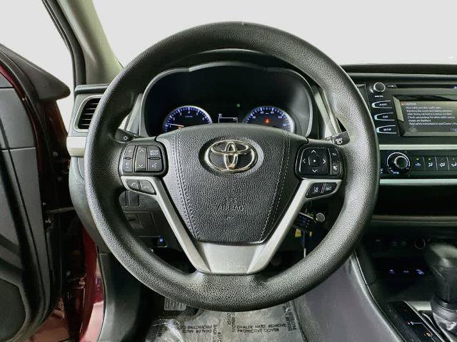 Used 2018 Toyota Highlander LE w/ Carpet Mat Package (TMS) AWD/4WD image 16