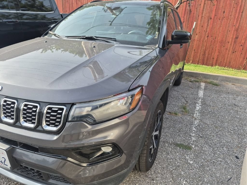 Used 2024 Jeep Compass Limited AWD/4WD image 2