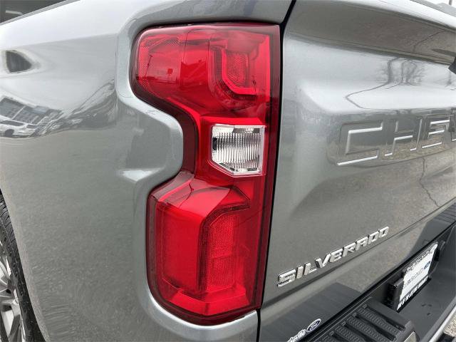 Used 2024 Chevrolet Silverado 1500 High Country w/ Technology Package image 11