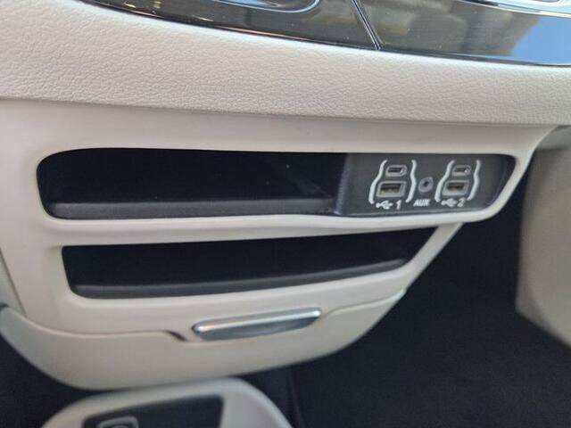 Used 2023 Chrysler Pacifica Touring-L FWD image 24