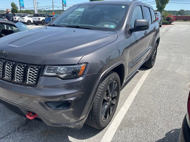 Used 2017 Jeep Grand Cherokee Altitude AWD/4WD image 16