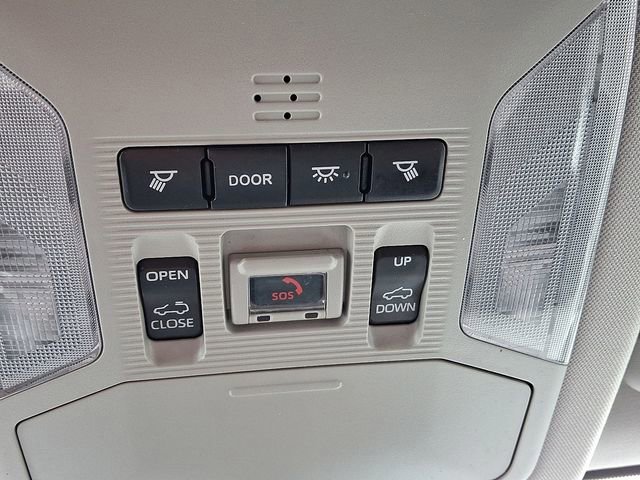 Used 2021 Toyota RAV4 XLE w/ Convenience Package image 27