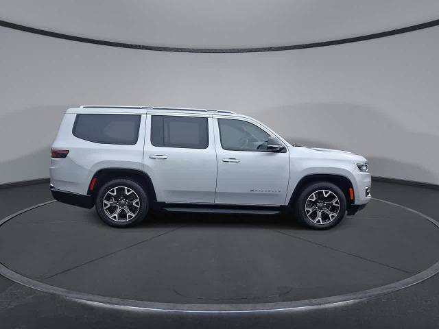 Used 2024 Jeep Wagoneer Series III AWD/4WD image 9
