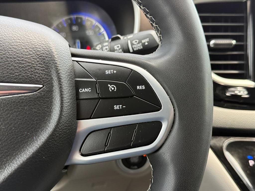 Used 2023 Chrysler Voyager LX FWD image 23