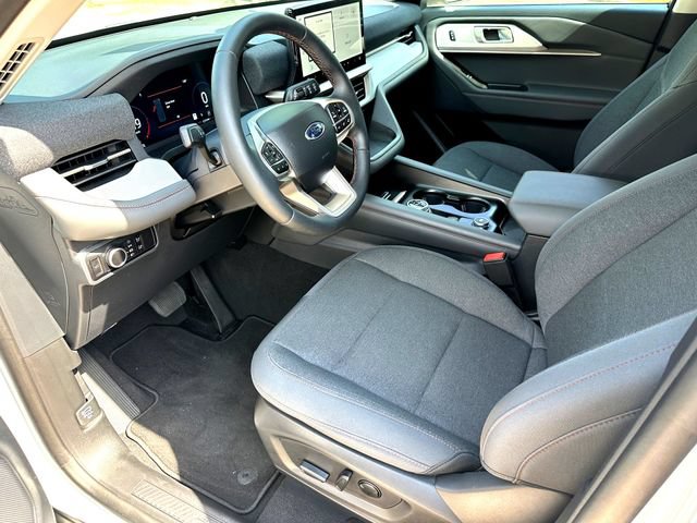 Certified 2025 Ford Explorer Active RWD image 9