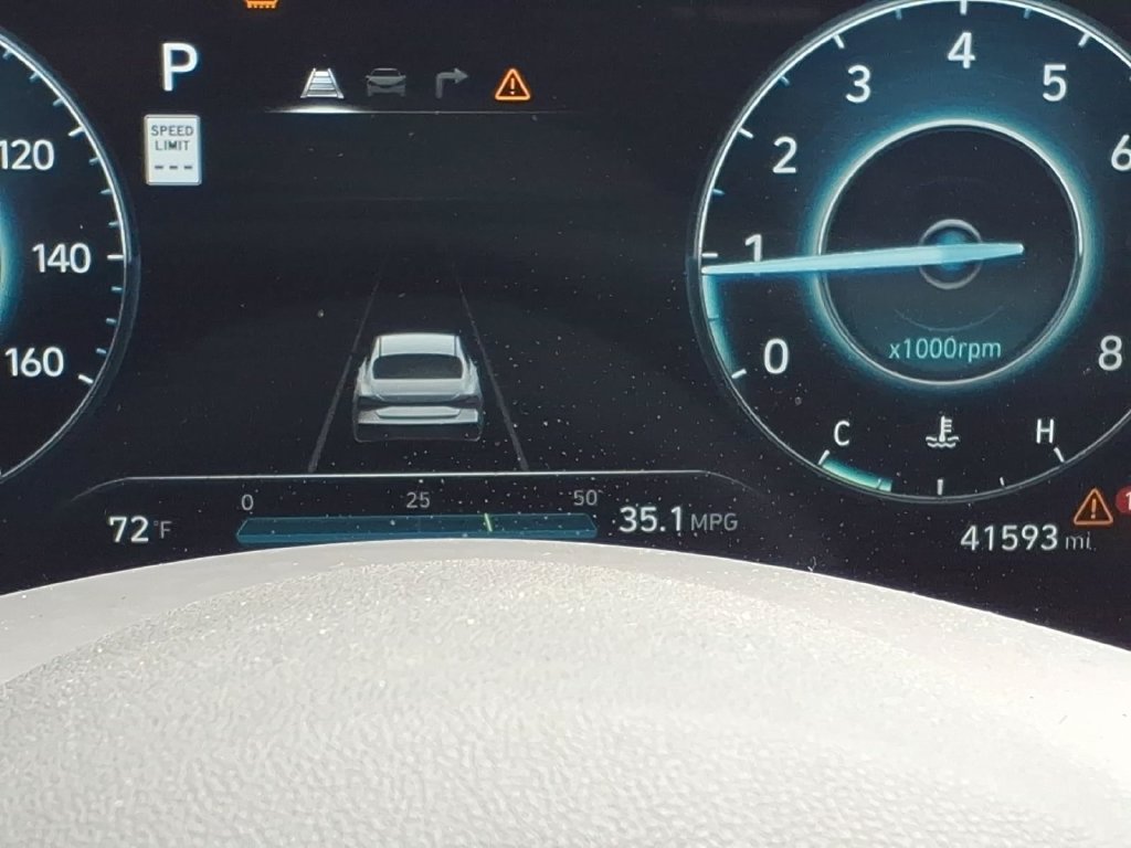Used 2024 Hyundai Elantra SEL w/ Convenience Package FWD image 8