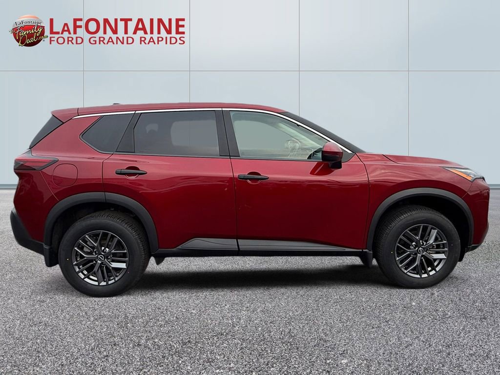 Used 2023 Nissan Rogue S image 8