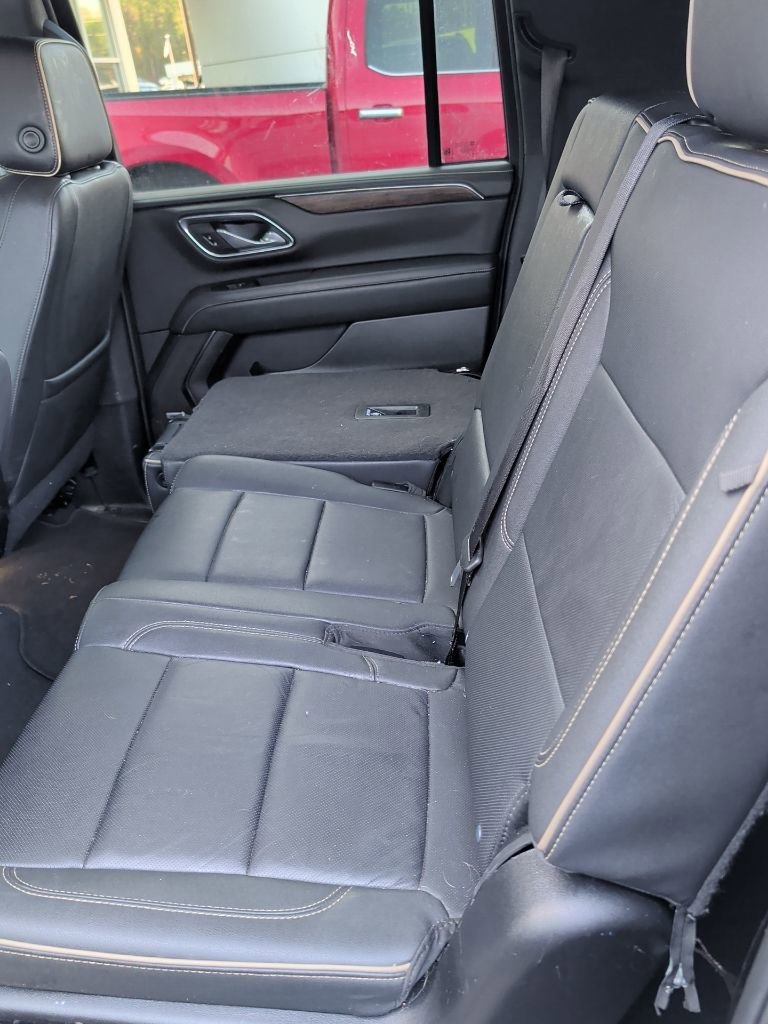 Used 2024 Chevrolet Suburban Premier image 9