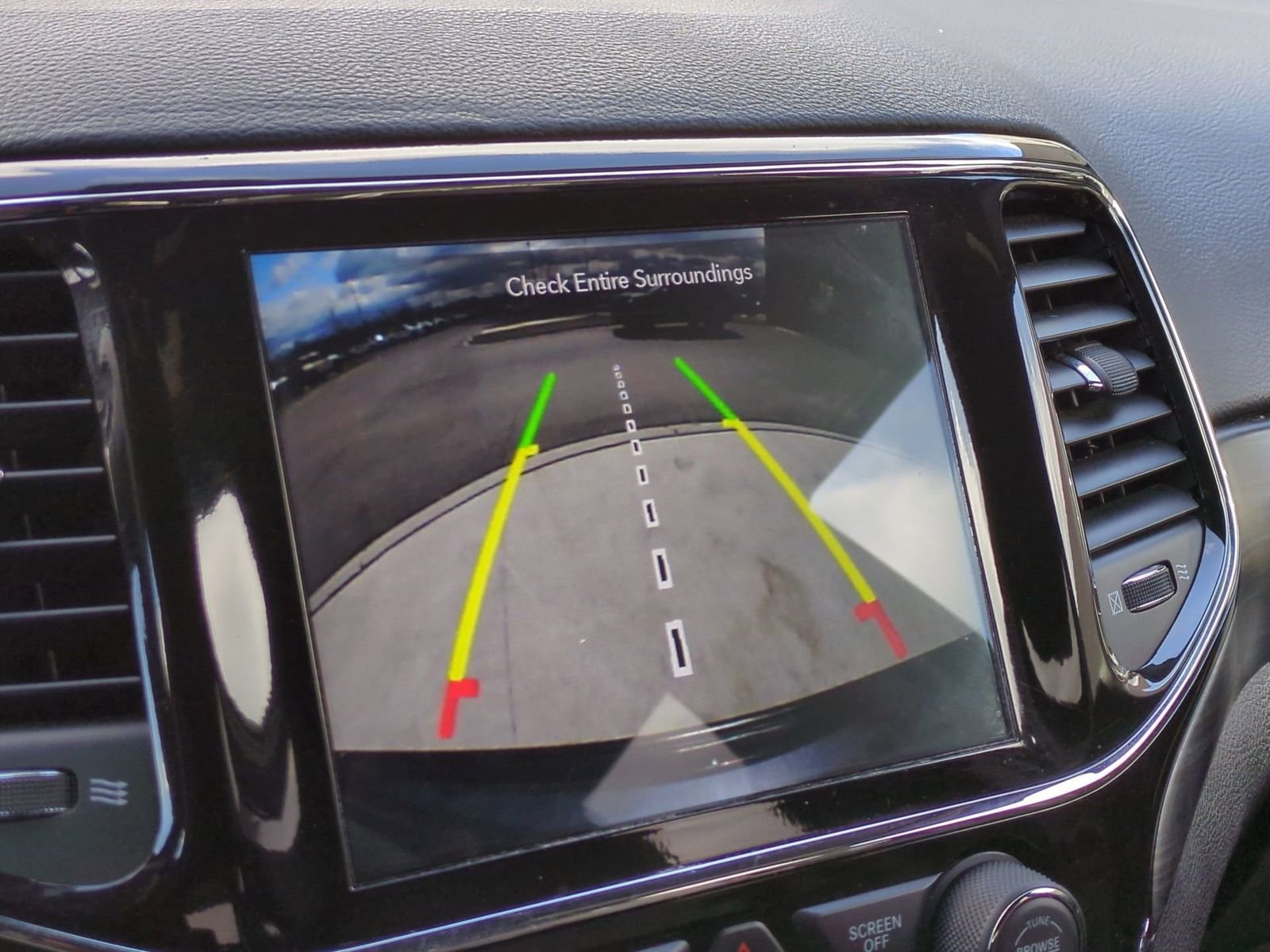 Used 2021 Jeep Grand Cherokee Laredo X image 32