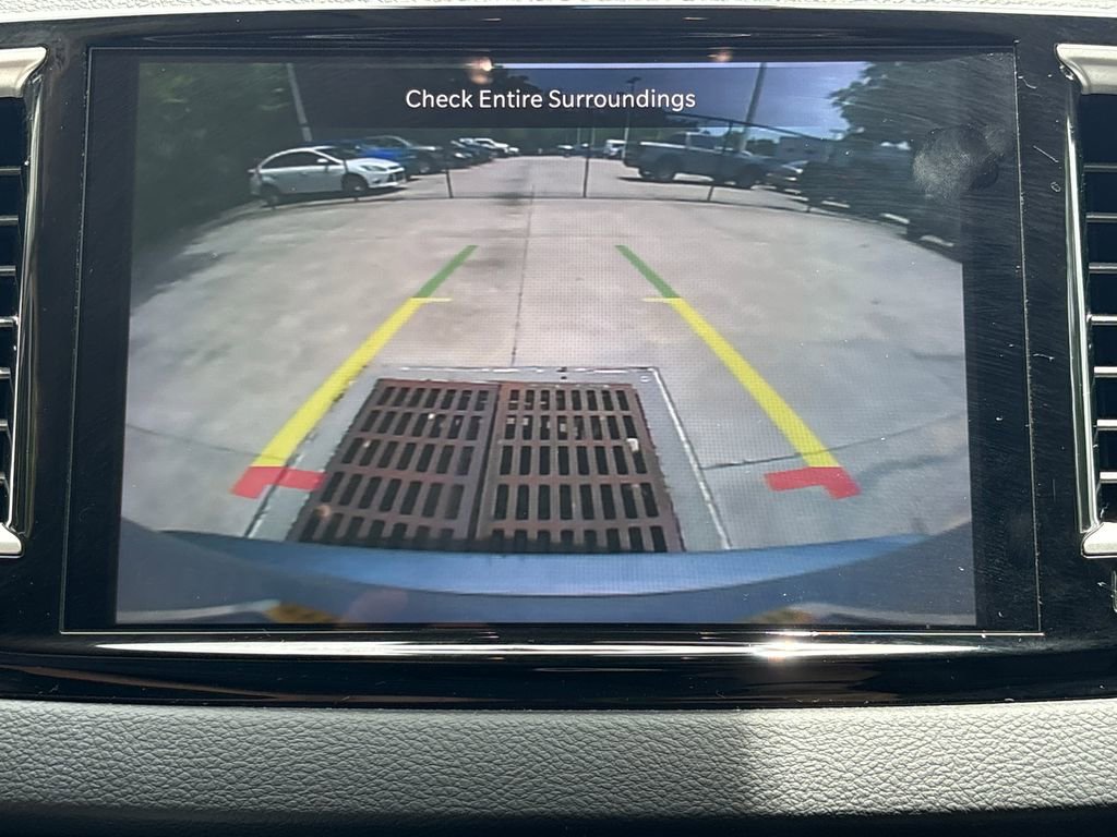 Used 2024 Chrysler Pacifica Touring-L FWD image 25
