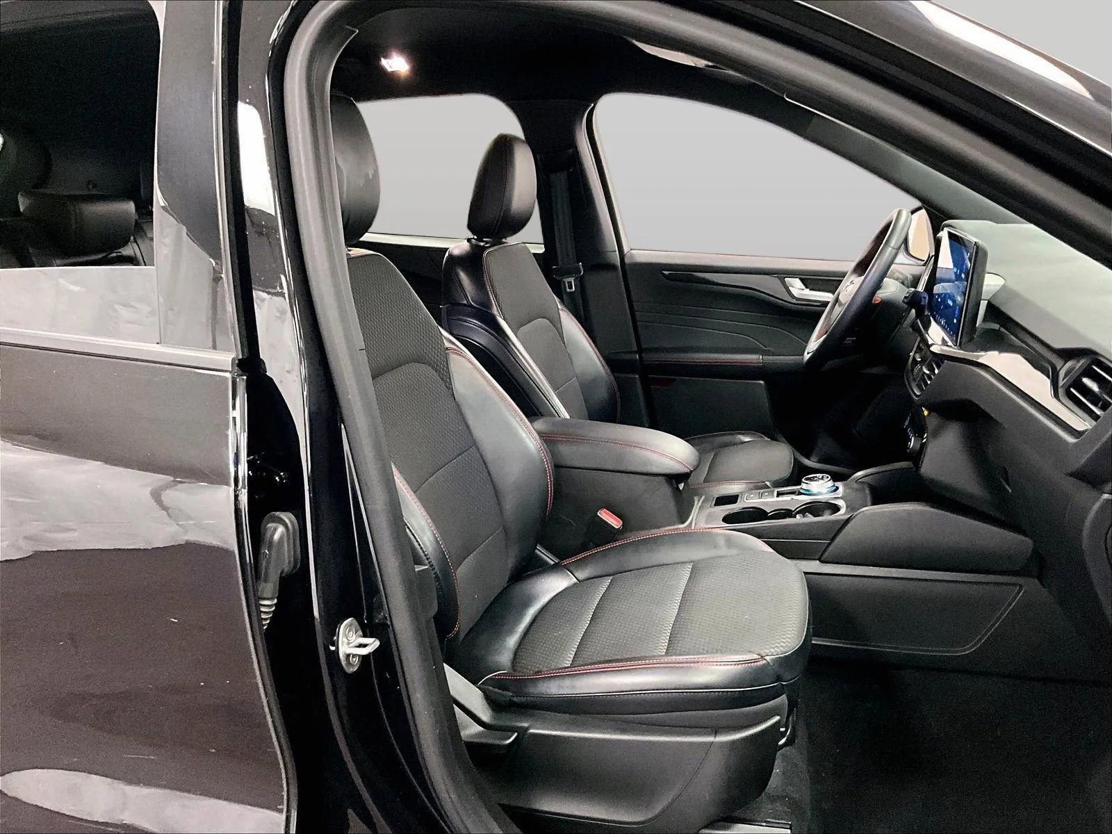 Certified 2023 Ford Escape ST-Line w/ Tech Pack #1 image 7