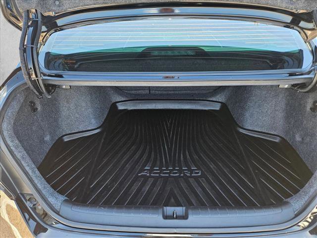 Used 2021 Honda Accord Touring image 6