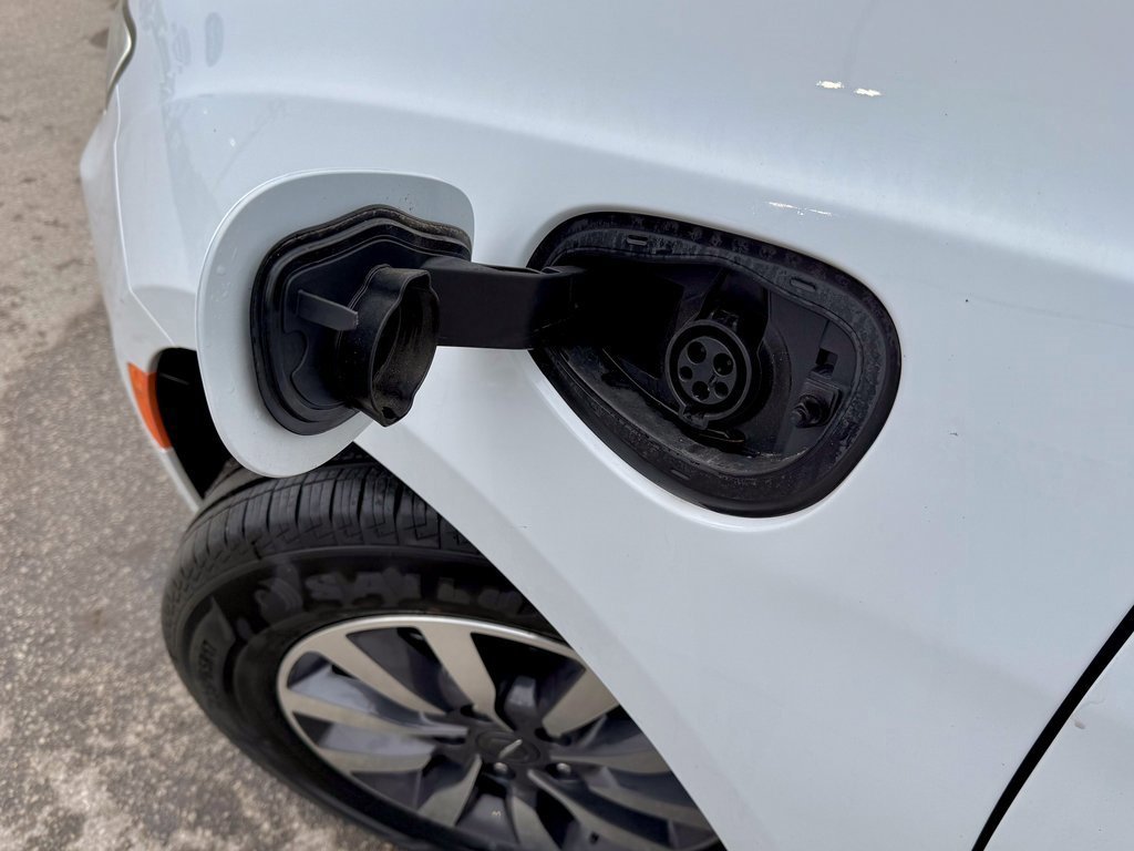 Used 2024 Chrysler Pacifica Select image 30