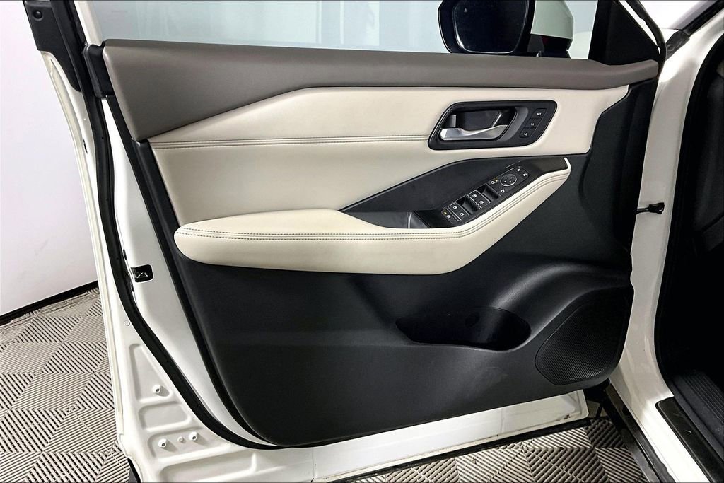 Used 2023 Nissan Rogue SL w/ SL Premium Package image 18