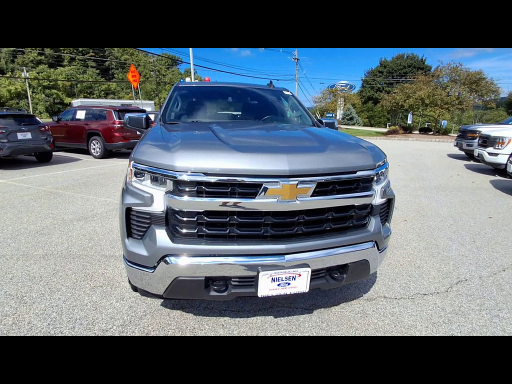 Used 2023 Chevrolet Silverado 1500 LT AWD/4WD image 3